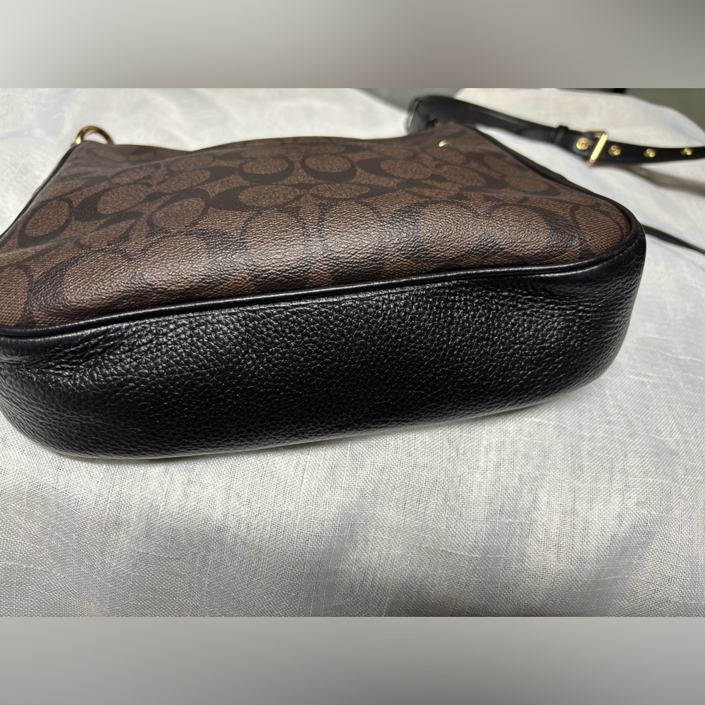 Coach Dark Brown Signature Shoulder Bag with Gold Hardware - Picture 4 of 10